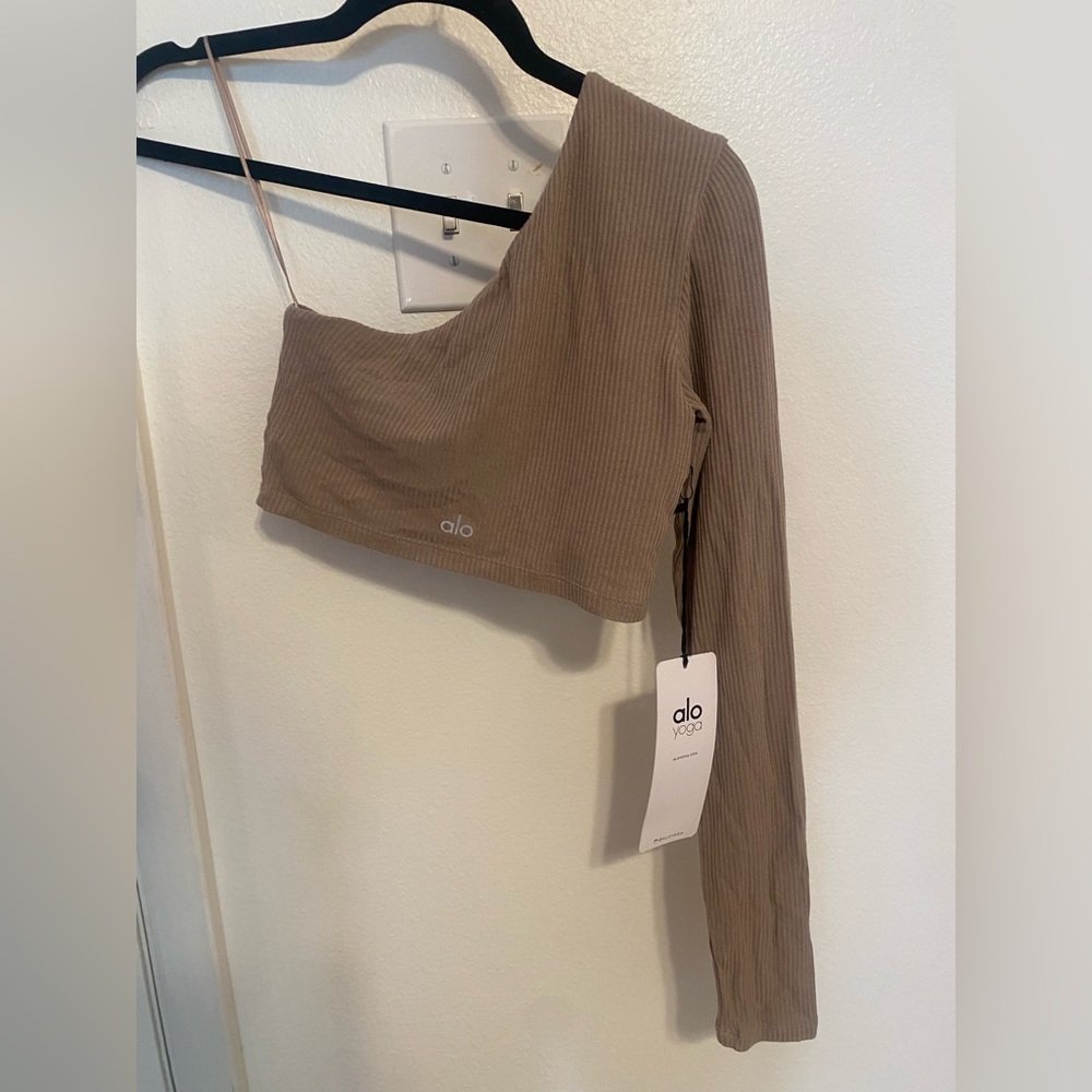 ALO Yoga - cropped one sleeve top
